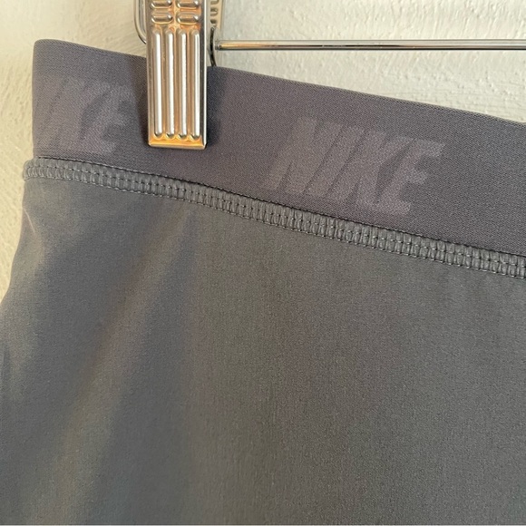 Nike Dri-Fit Gray Golf Skort size medium EUC back pocket air venting - Picture 7 of 14
